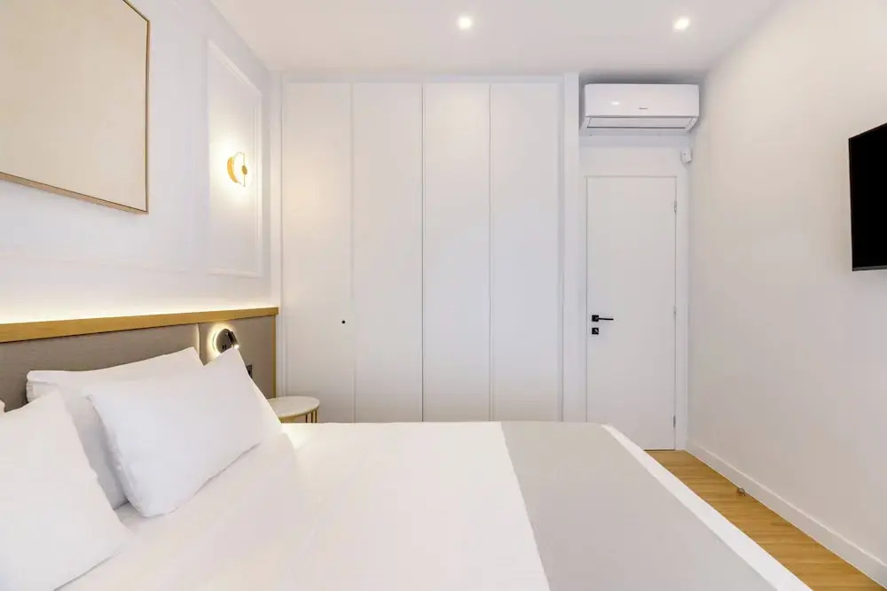 Michalakopoulou Cover & Bright Apartment