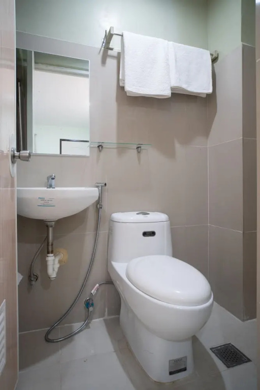 Chateau Cinco Dormitel by OYO Rooms