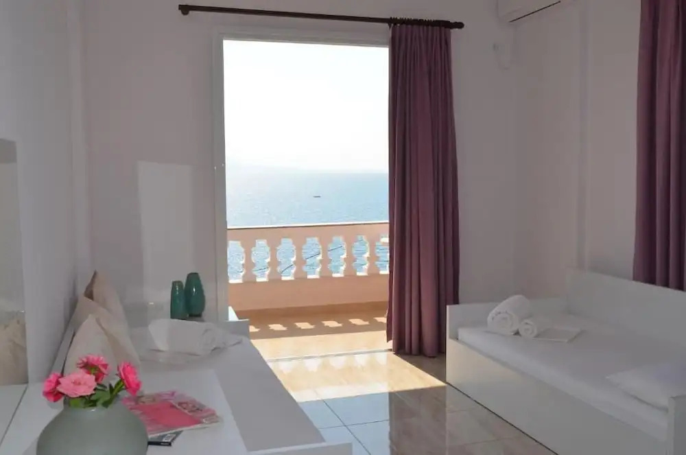 Vila e Bardhe Butique Hotel