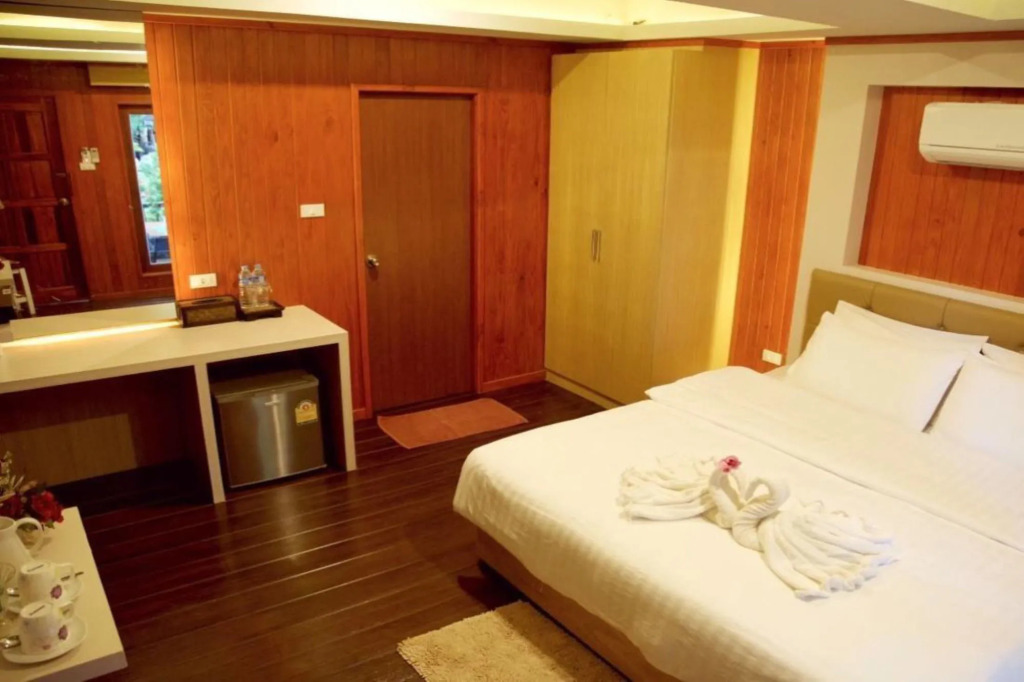 Poohbar Resort & Lotusdive