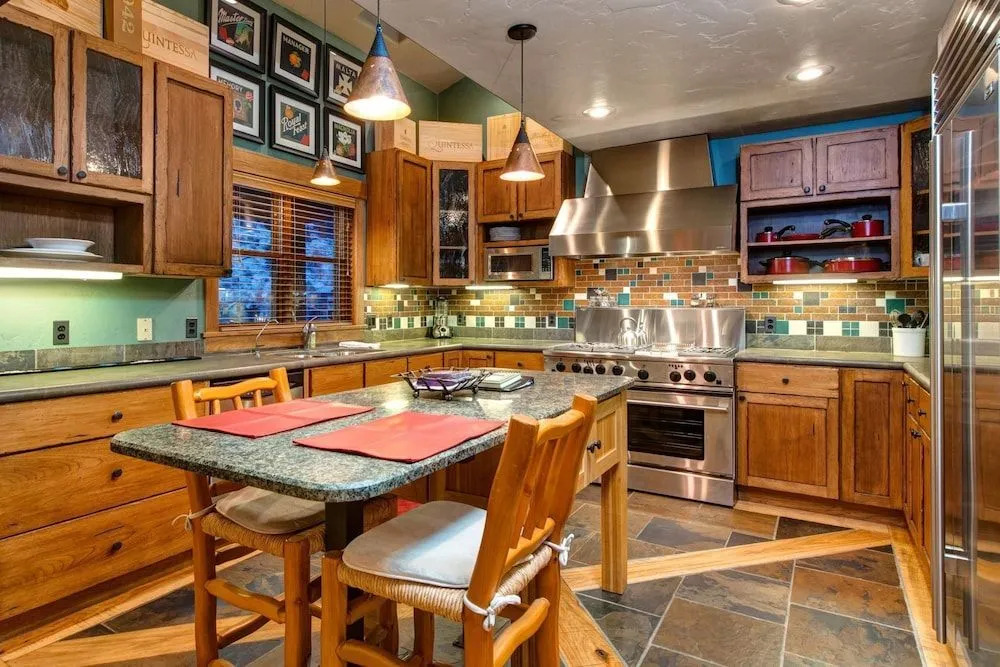Upper Woodside Luxury 3 Bedroom Home