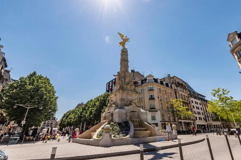 Hypercentre 200m Cathedrale/Train Station + Private Parking*