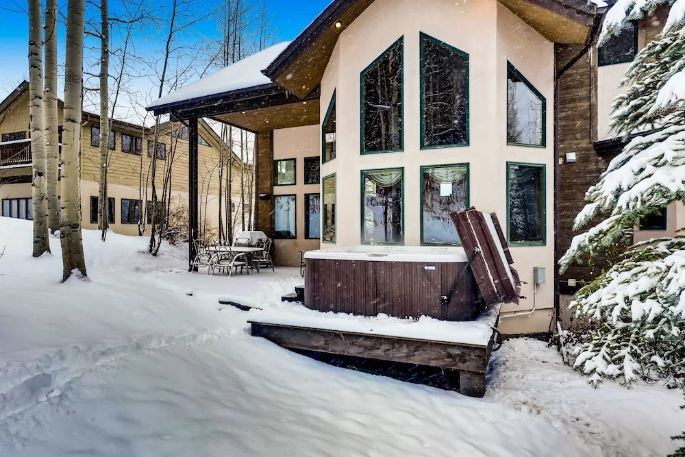 Luxurious All-suite Ski W/ Hot Tub 5 Bedroom Duplex