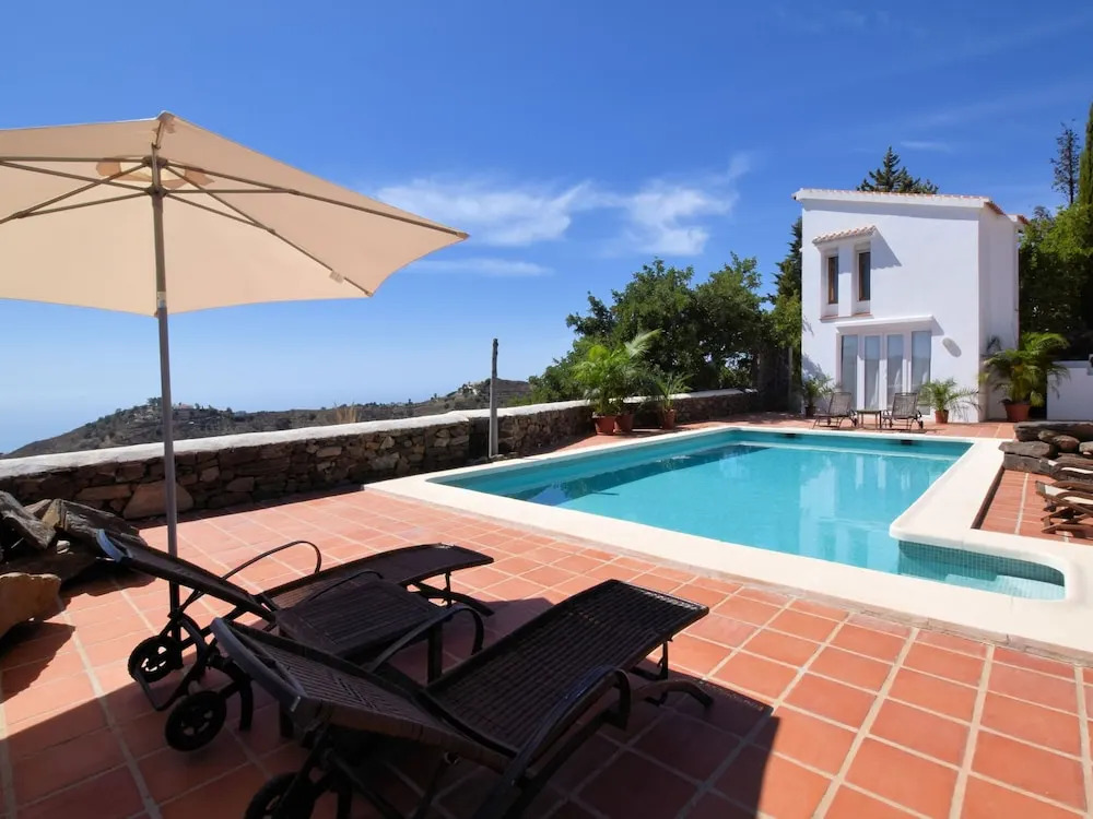 Villa a Sayalonga vicino al mare