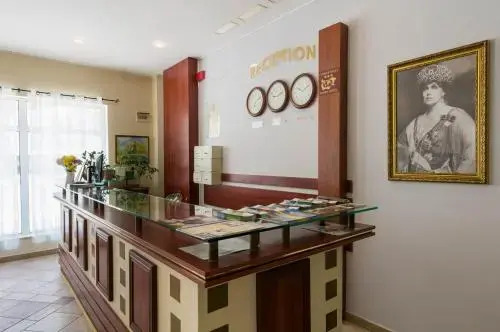 Akroza Hotel