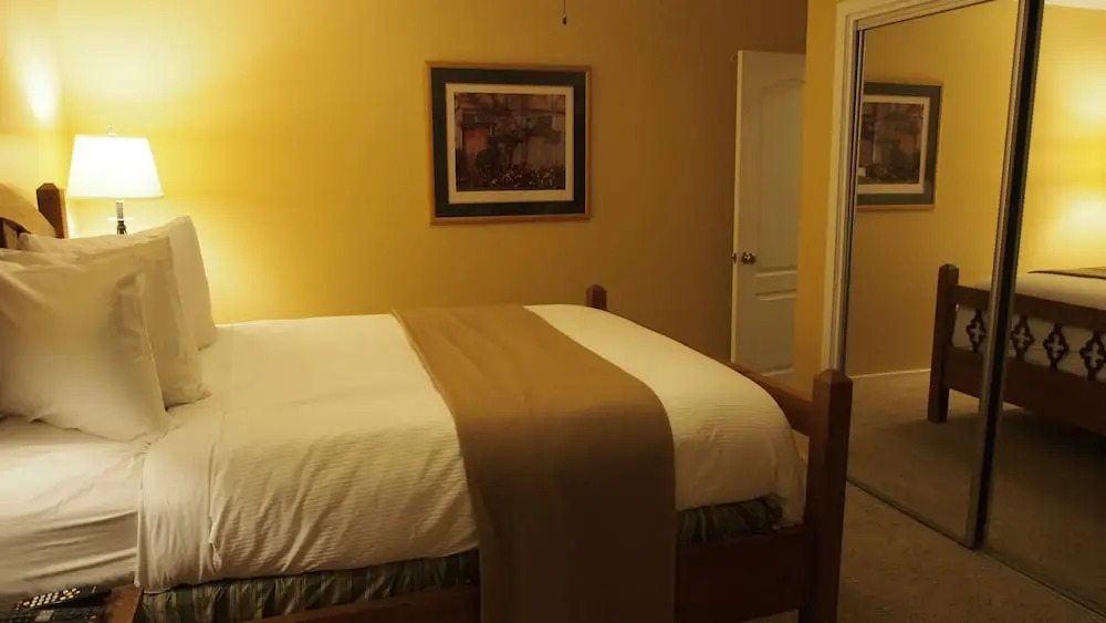 White Pines Silvertown 3-Bedroom Condo -- Walk to Lower Ski Lifts PCMR