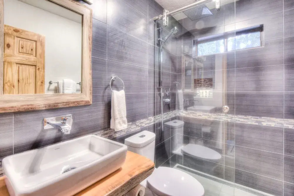 Relax at Rustic Tahoe Charm Minutes to Lake