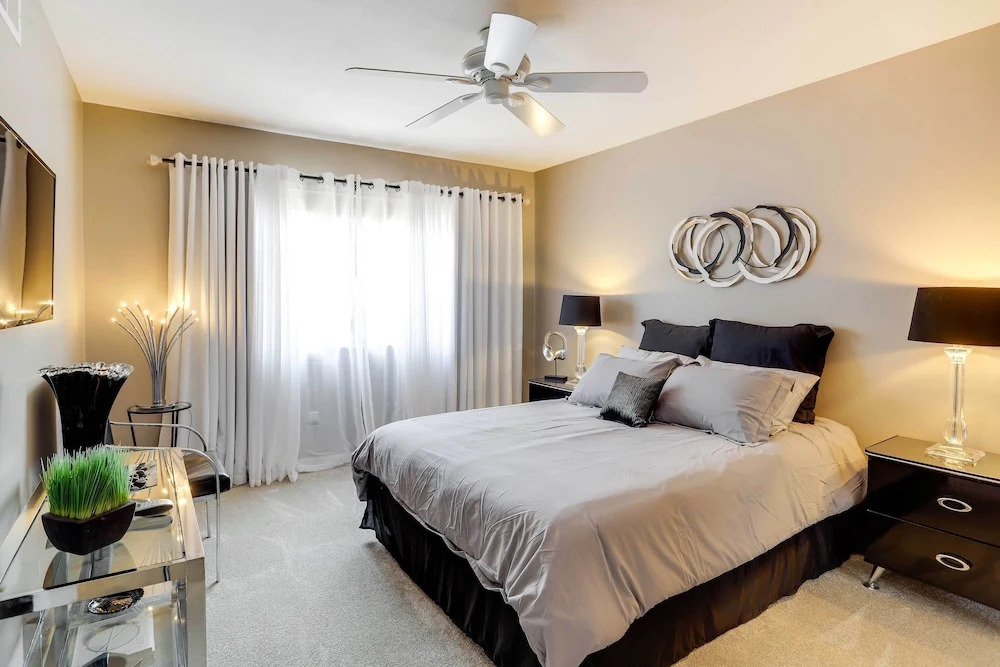 2 Mi to Indian Wells: Palm Desert Home w/ Fire Pit