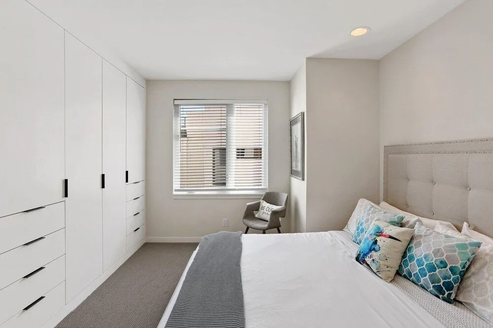 New Townhome With Stunning City and Mountain Views