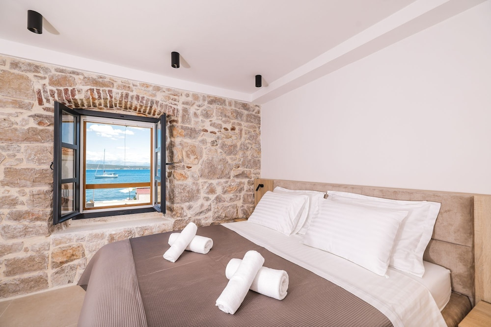 Apartments Beachfront Pebble
