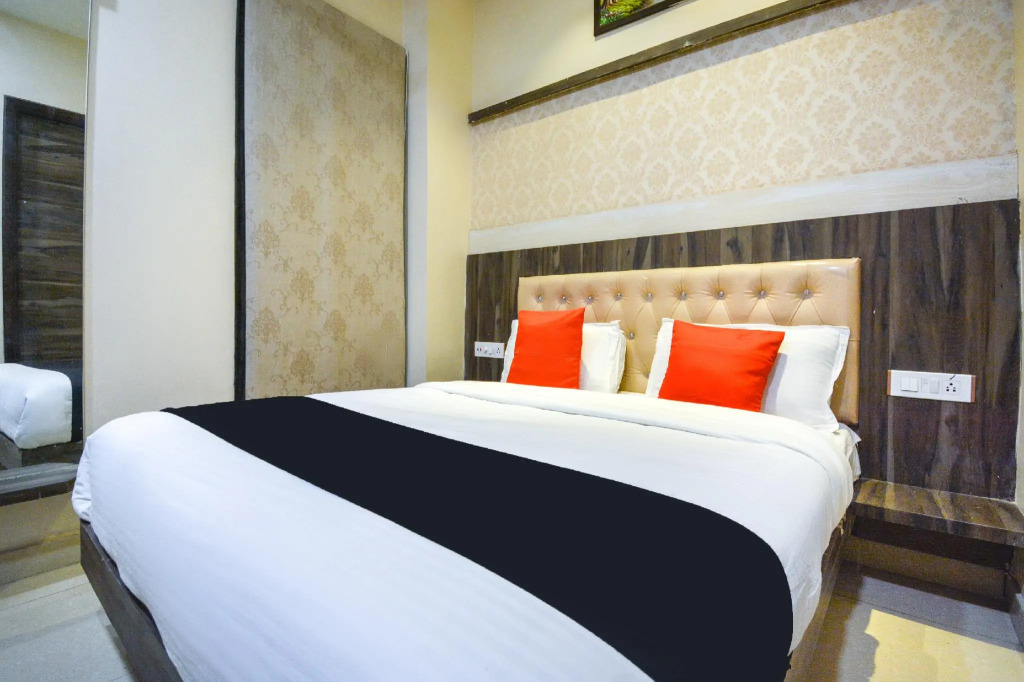 Capital O 69624 Hotel Moments Inn