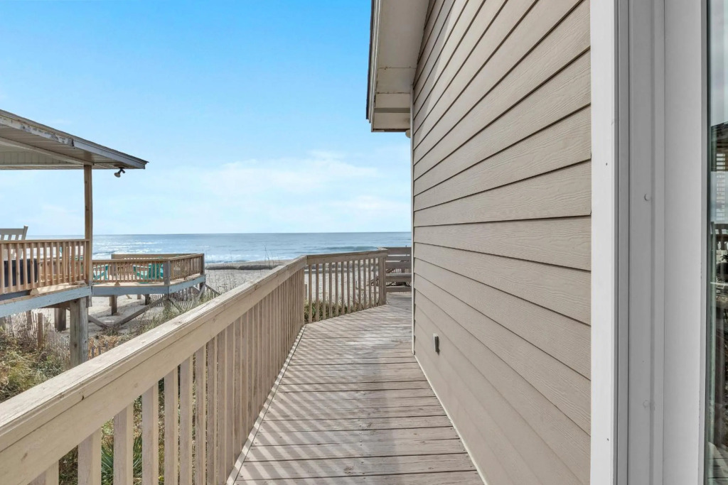 Wahoo by Oak Island Accommodations