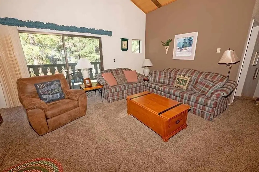 3407 Pine Hill 2 Bedroom Home by RedAwning
