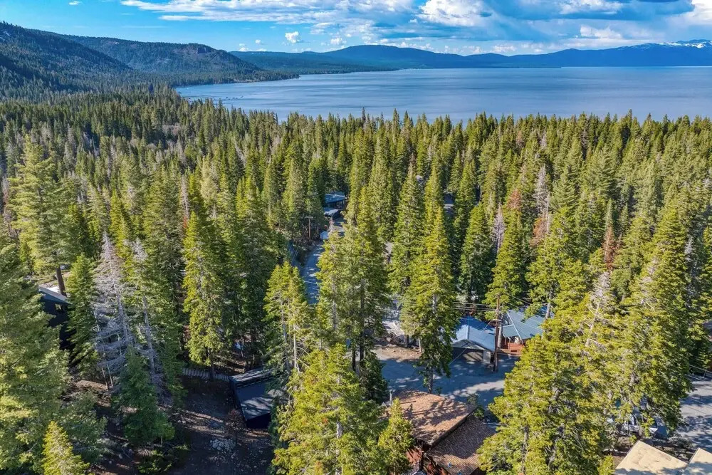 Lake + Beach Access, Pool, Tennis Walk to Chambers Tahoe Timber by Avantstay