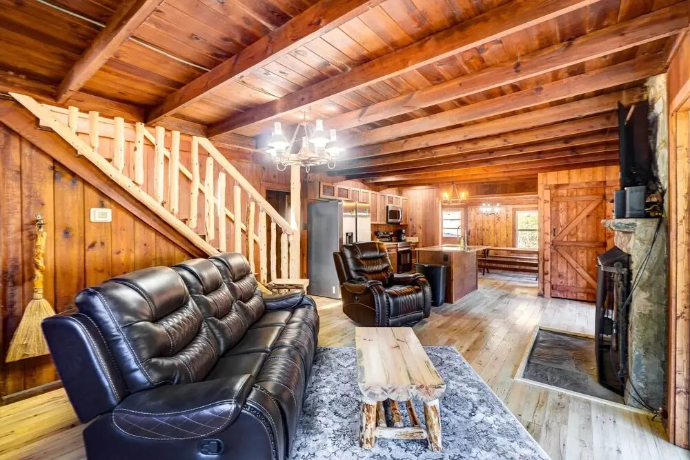 Gatlinburg Cabin: Hot Tub & River Views
