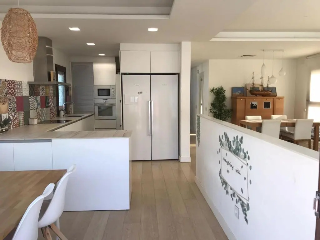R127 Moderna villa cerca del mar