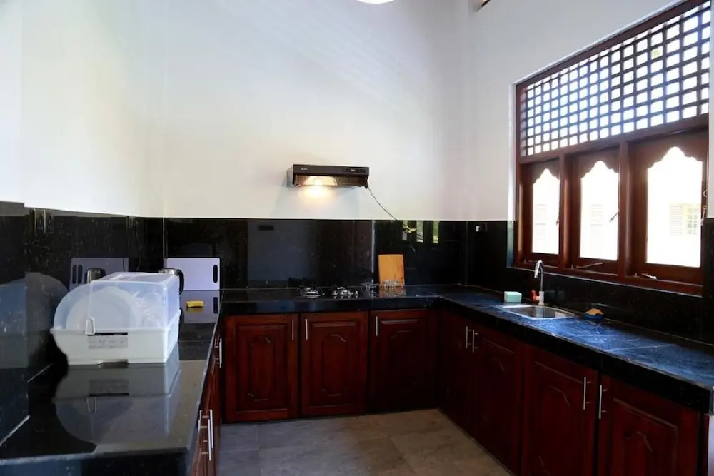 The villa has 6 bedrooms, 1 bathroom, a flat-screen Tv with satellite channels,