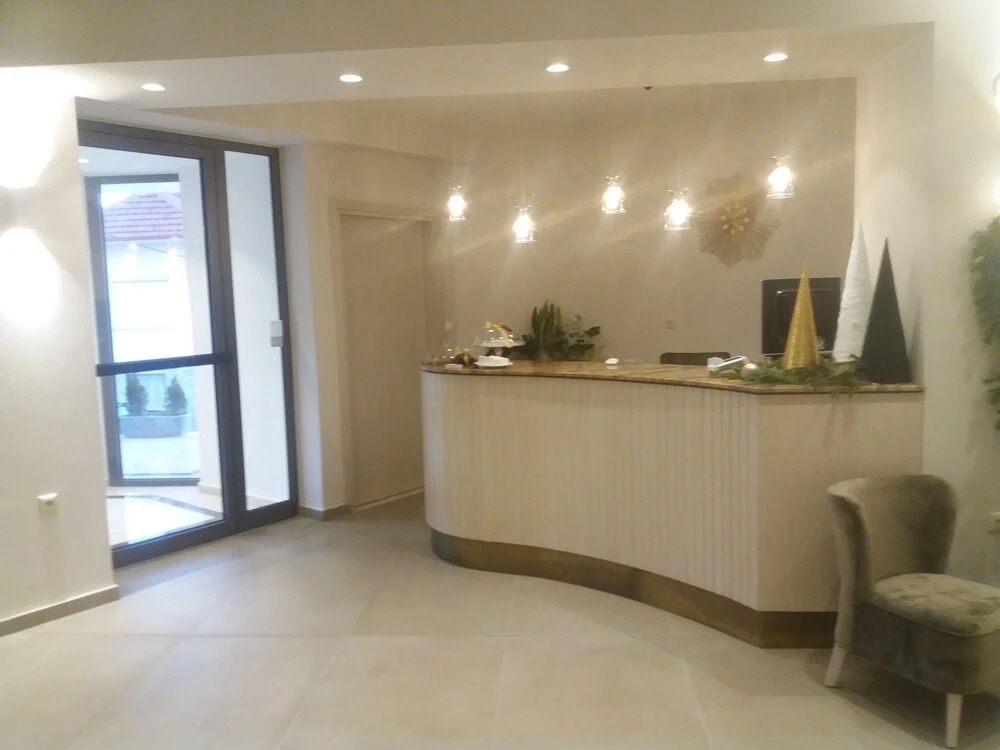 Emerald Suites
