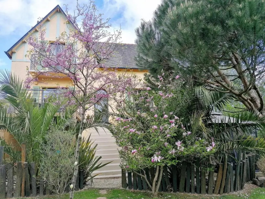 Guest House dans jardin exotique proche d'une voie verte