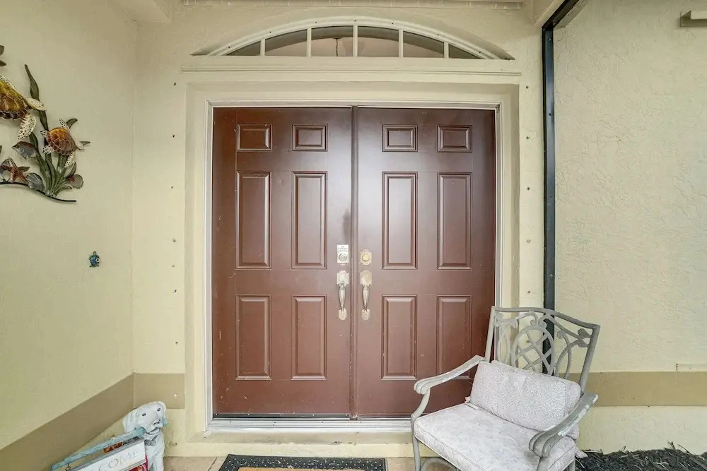 Beach Days & Fairways: Rotonda West Snowbird Home