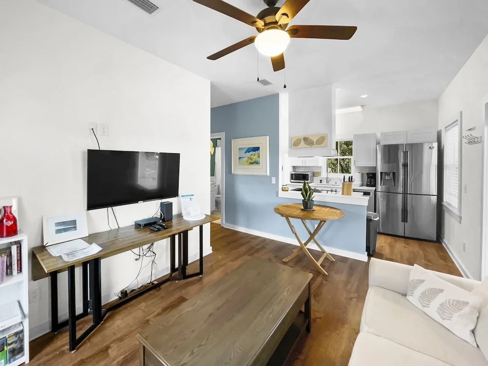 Sand Piper 1 Bedroom Home by RedAwning