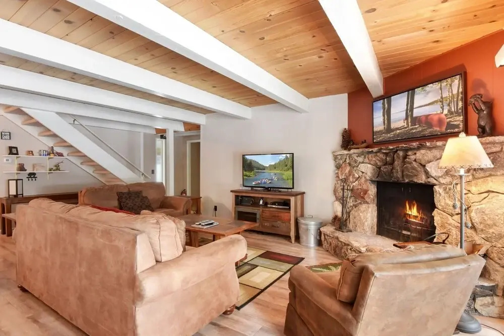Roycraft Dog Friendly Cabin by RedAwning
