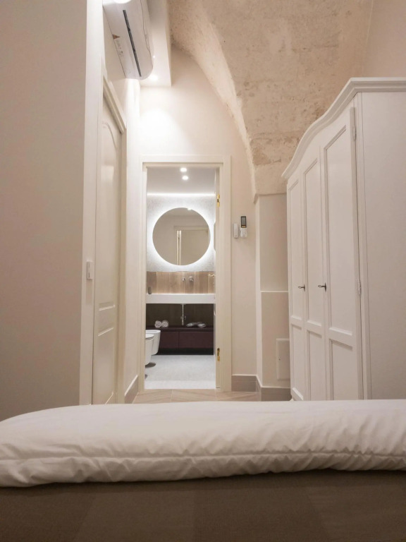 Apartment suitable for couples of friends or families, excellent location, luxurious, private atrium-Mariachiara by Dimore Garibaldi