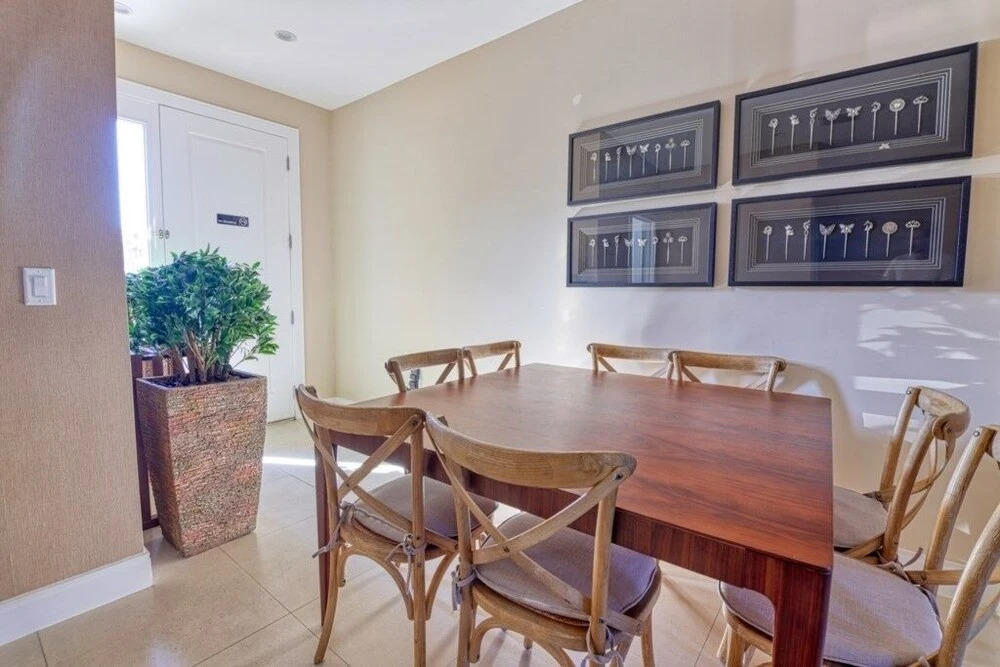 The Magic Townhouse 3 Bedroom Townhouse by Redawning