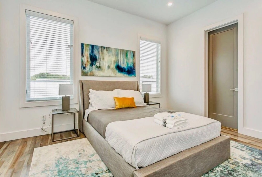 2 Modern Luxurious Side by Side Townhomes by Music City Luxury Stays