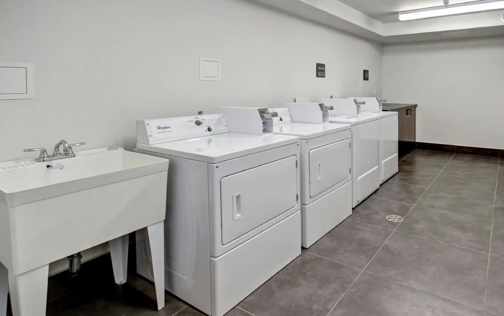 Hampton Inn & Suites - Medicine Hat
