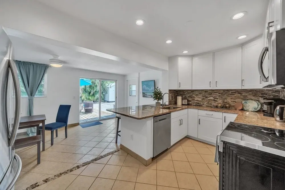 Oakland Park Fl Home Fun In Paradise And Close To Beaches 3 Bedroom Home by Redawning