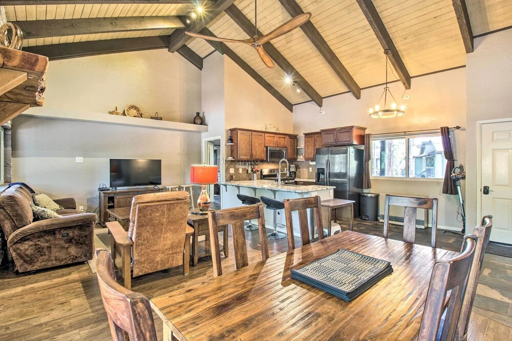 Cozy Condo Near Golfing & Hiking in Pinetop!