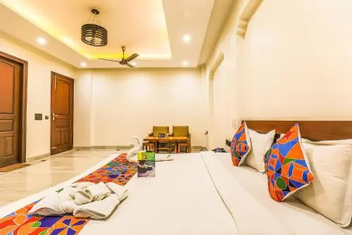 OYO 7785 Noida Castle