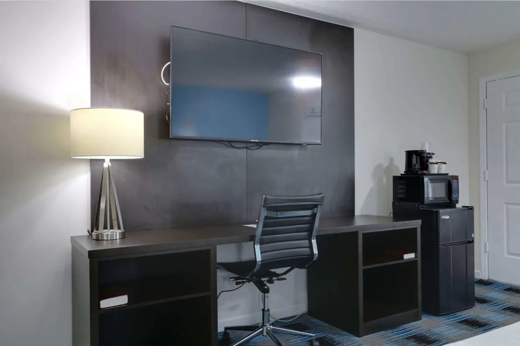 Travelodge by Wyndham Calhoun South I-75