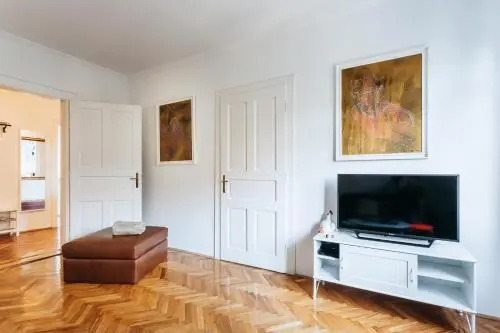 Bond Apartment