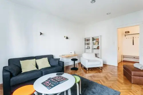 Bond Apartment