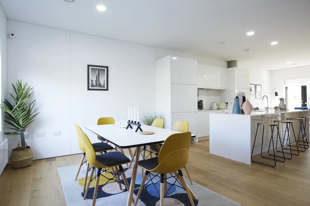 Stylish modern home in Manchester city centre with parking