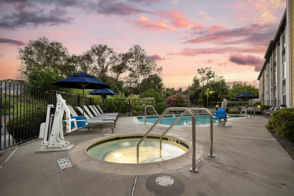 Best Western Plus Heritage Inn