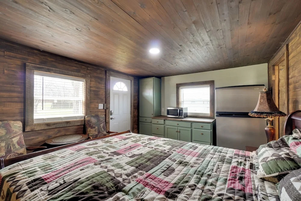 2 Mi to Nat'l Park: Riverside Smoky Mtn Cabin!
