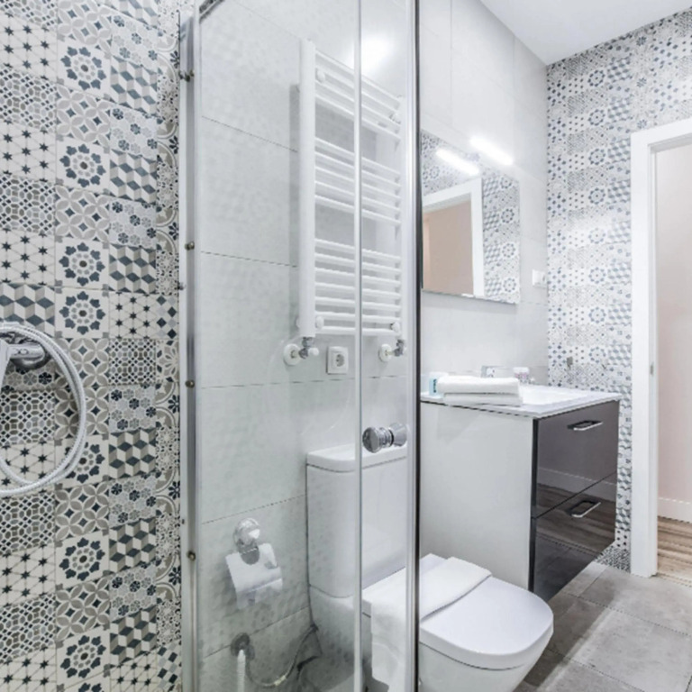 Retiro V in Madrid with 4 bedrooms and 2 bathrooms