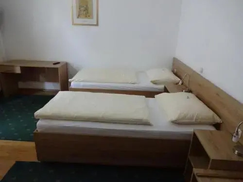 Hotel & Hostel Sandwirt