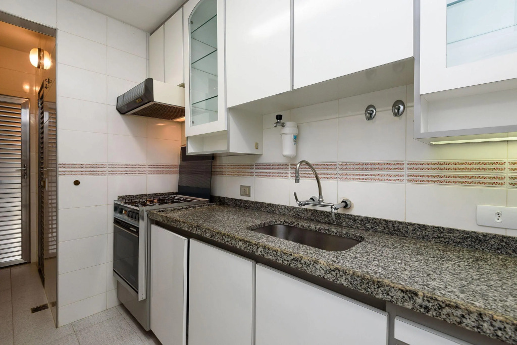 Apto Antigo No Leblon P/ 7 Pessoas | Gsm 300/701