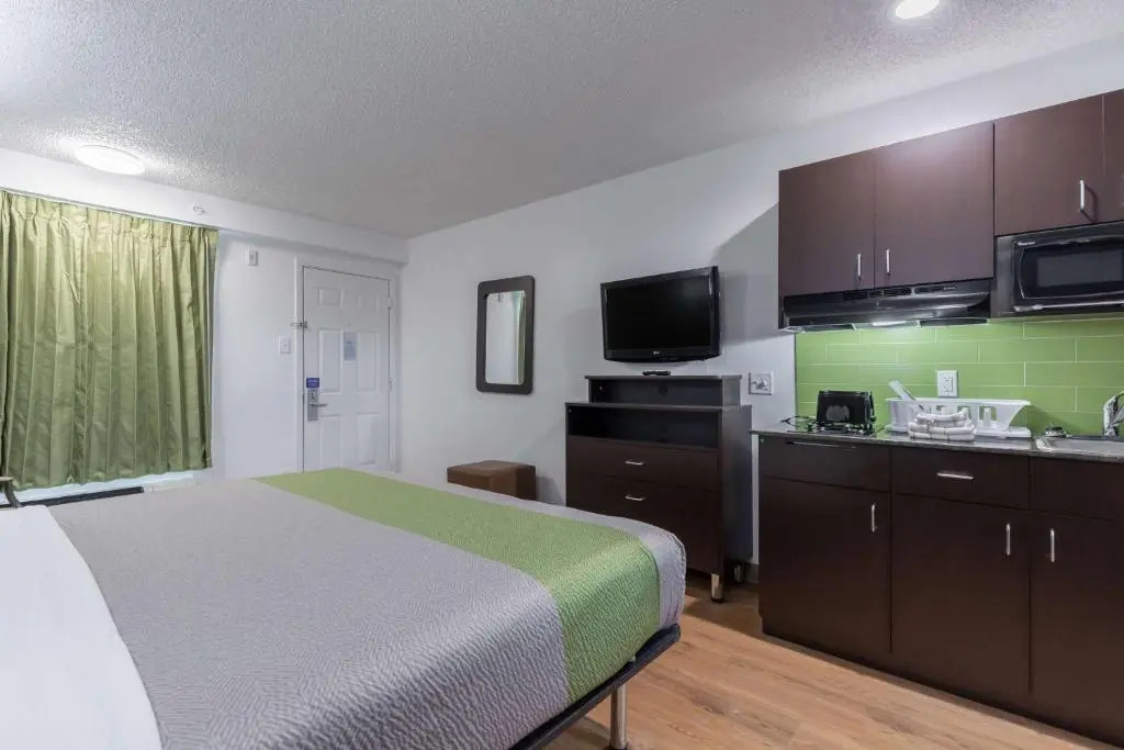Studio 6-Bryan, TX - University Area