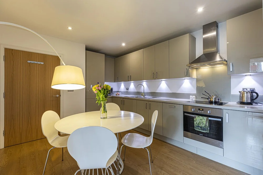 Stylish 2-bed flat w/ terrace in South East London