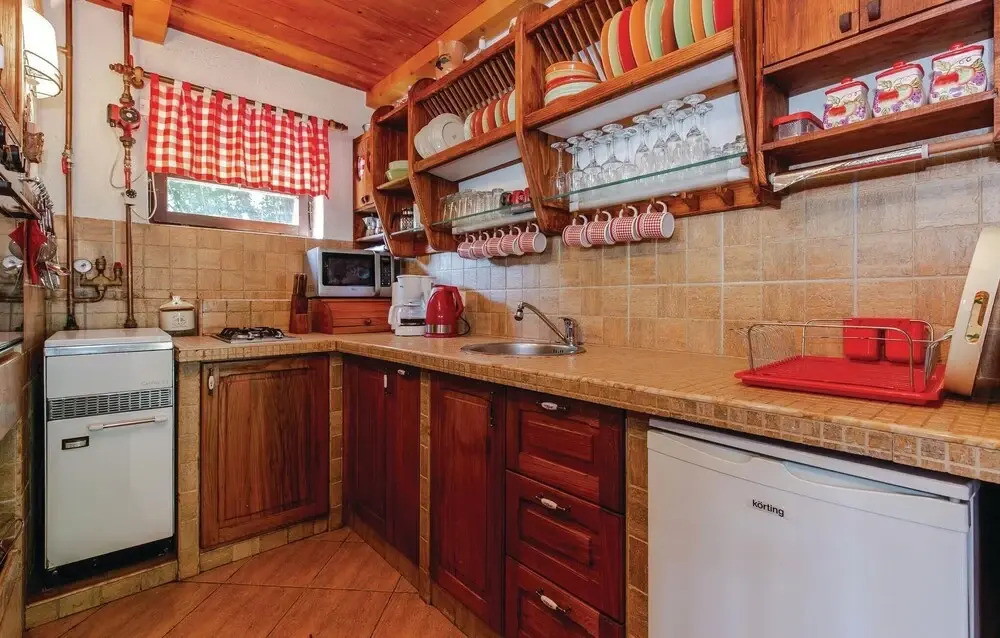Awesome Home in Breze With Wifi, Outdoor Swimming Pool and 4 Bedrooms
