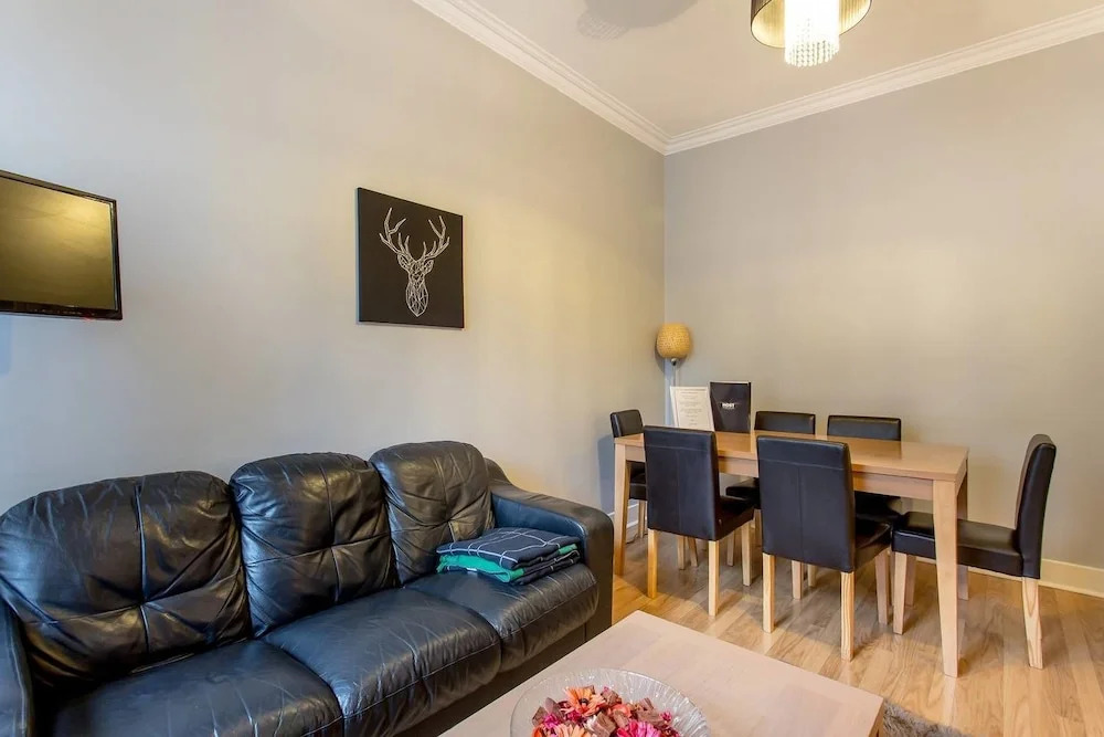 St Mary's Street 3 Bed Apartment In the Old Town