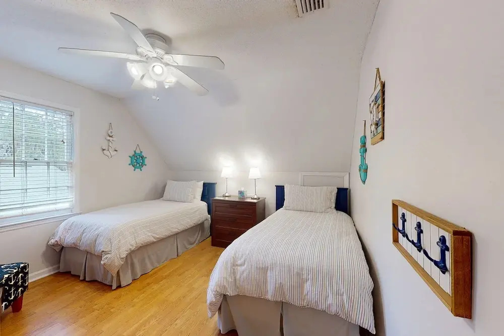 Charming Dog-friendly Home With Deck, Golf Nearby, Full Kitchen, & Washer/dryer