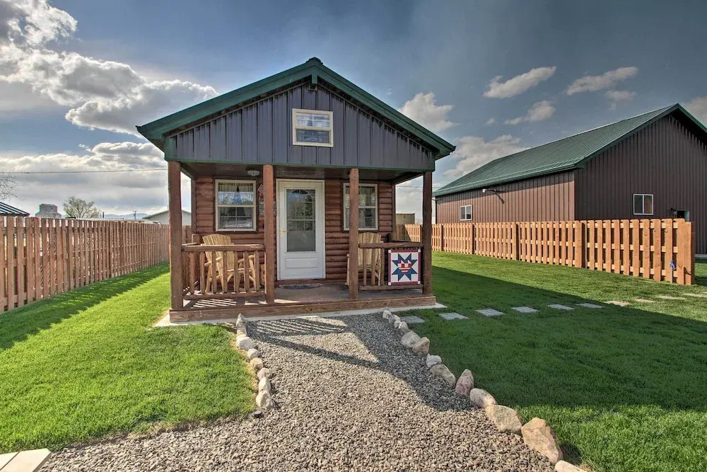 Cozy Augusta Cabin w/ Grill - Walk to Main St
