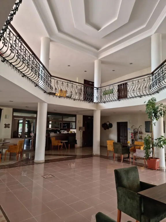 Flora Hotel