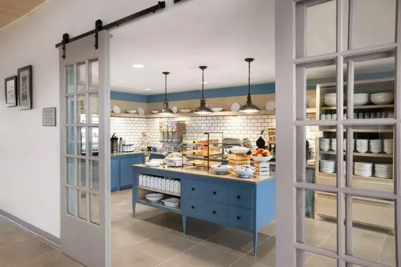 Country Inn & Suites by Radisson, Germantown, WI